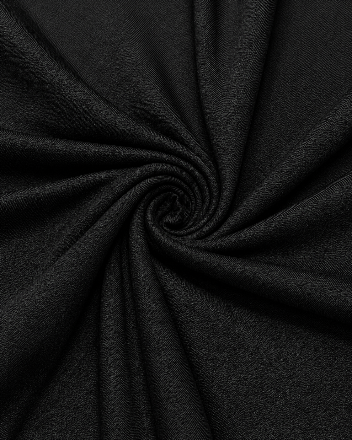 Gros plan sur la matière noire douce et extensible de la robe Laura, tissu souple au rendu lisse et élégant.