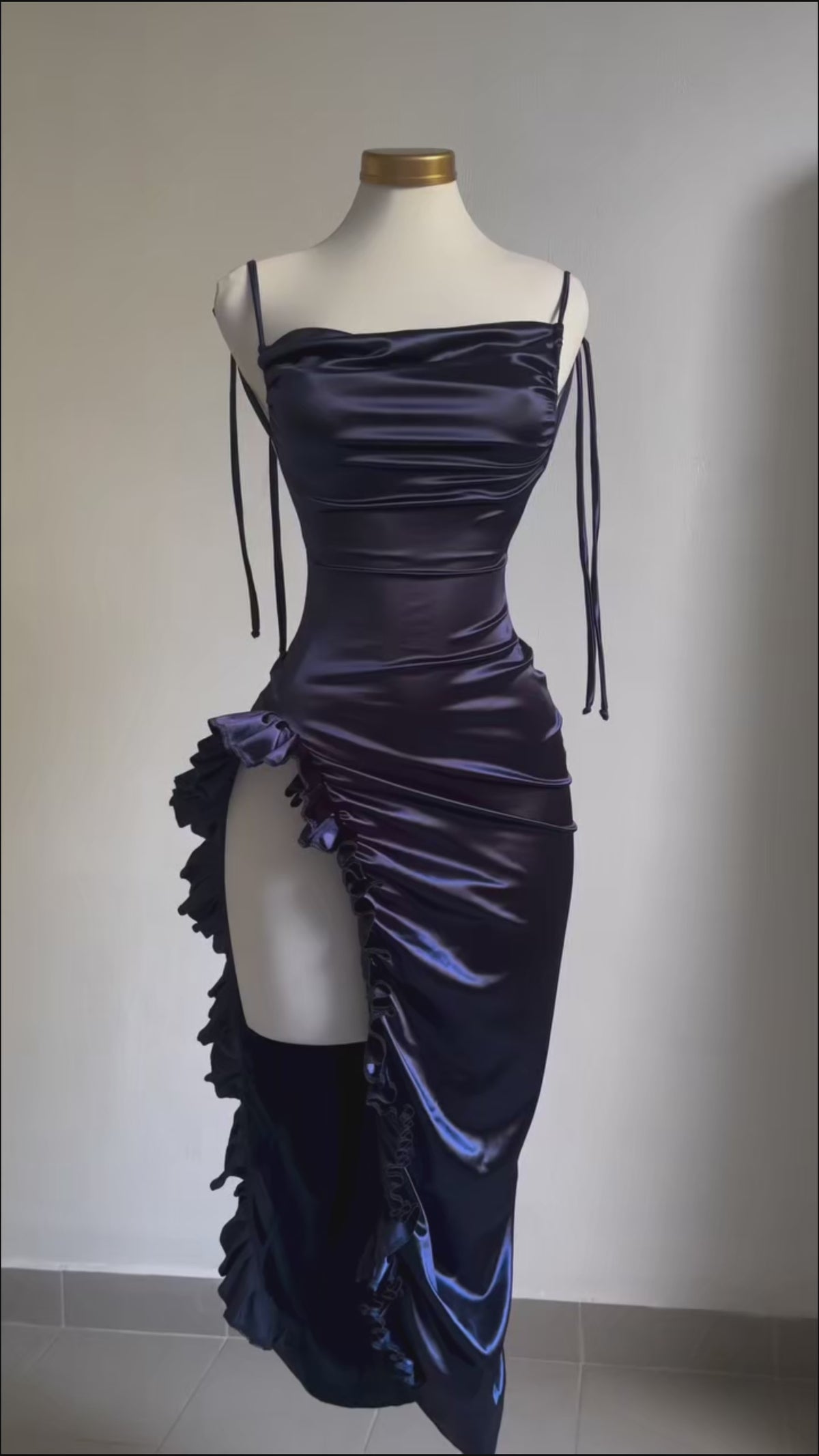 Nina Dress – Fitted backless ruffled long dress